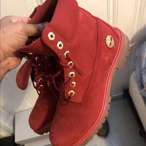 RED TIMBERLANDS